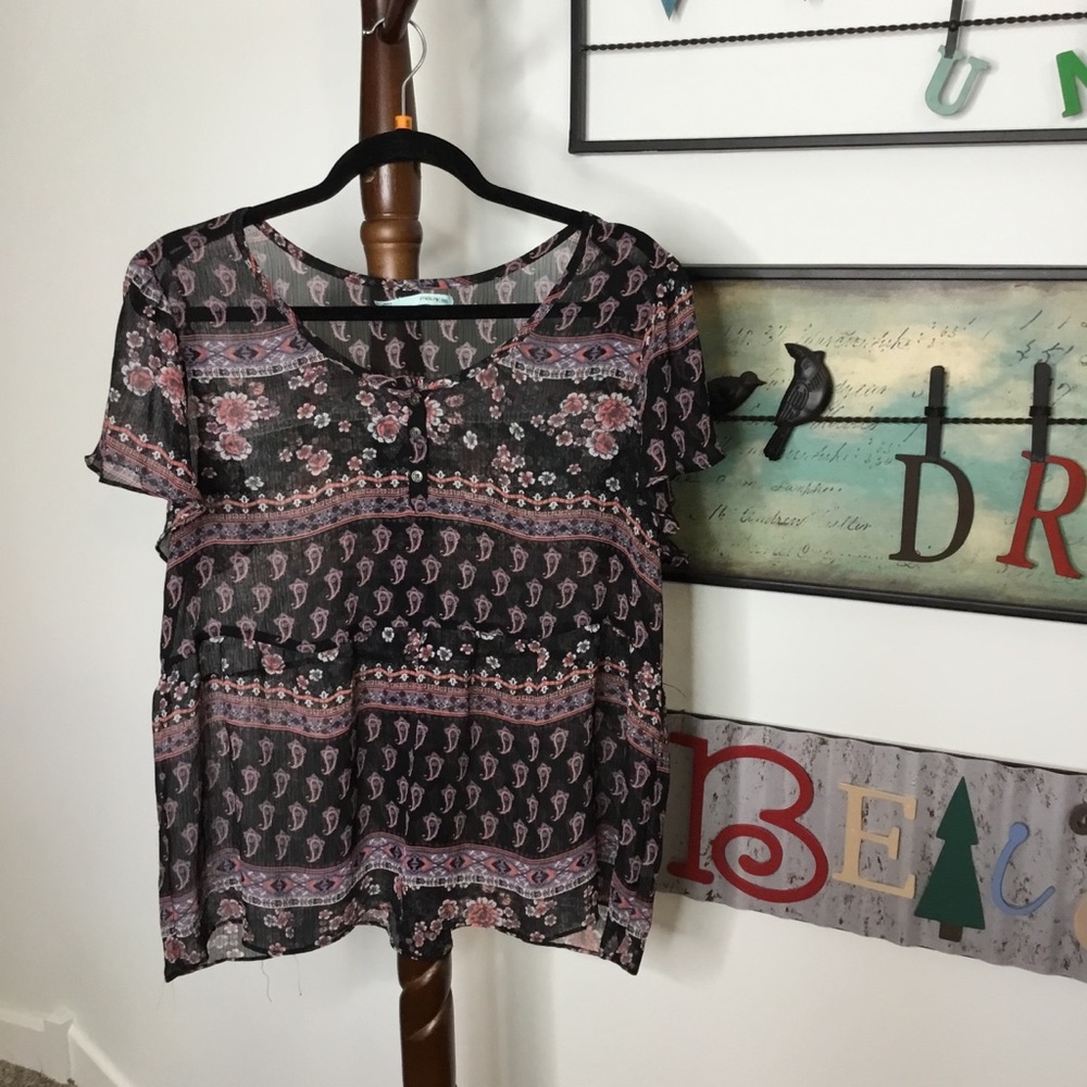 Women’s Maurices Sheer top size large